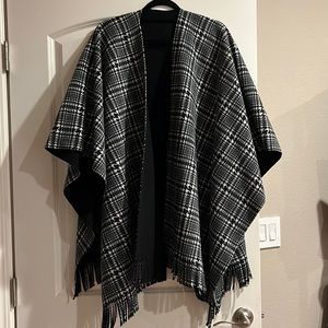 Black and white houndstooth poncho. One size